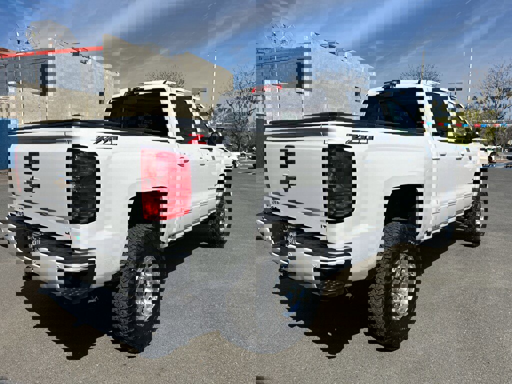 Used 2018 Chevrolet Silverado 1500 LT w/ All Star Edition image 6