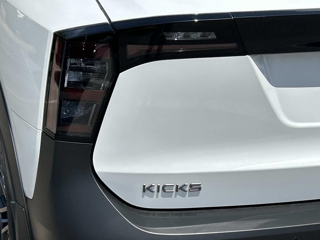 New 2026 Nissan Kicks SR w/ Cold Weather Package AWD/4WD image 12