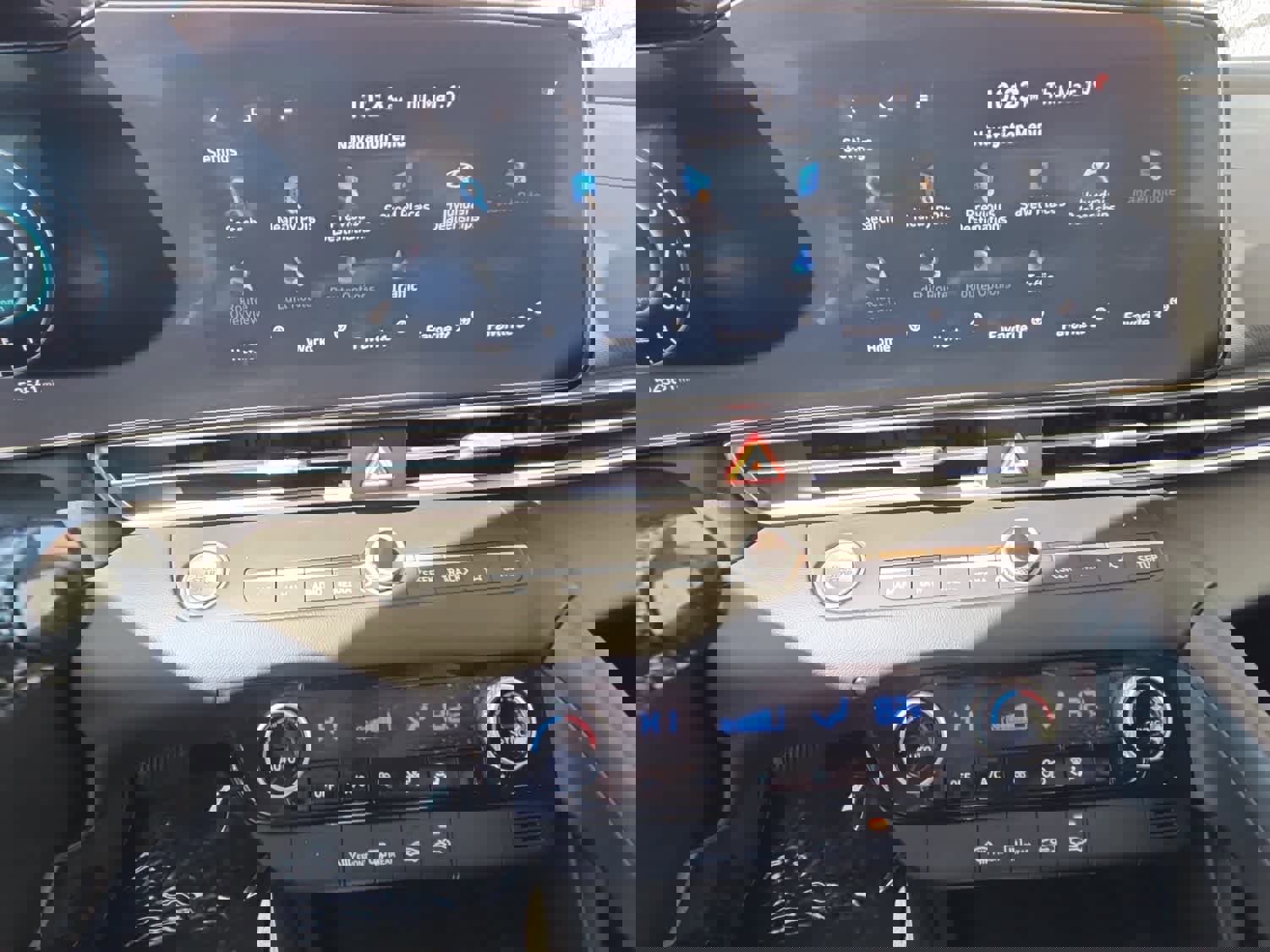 Used 2024 Hyundai Elantra SEL image 16