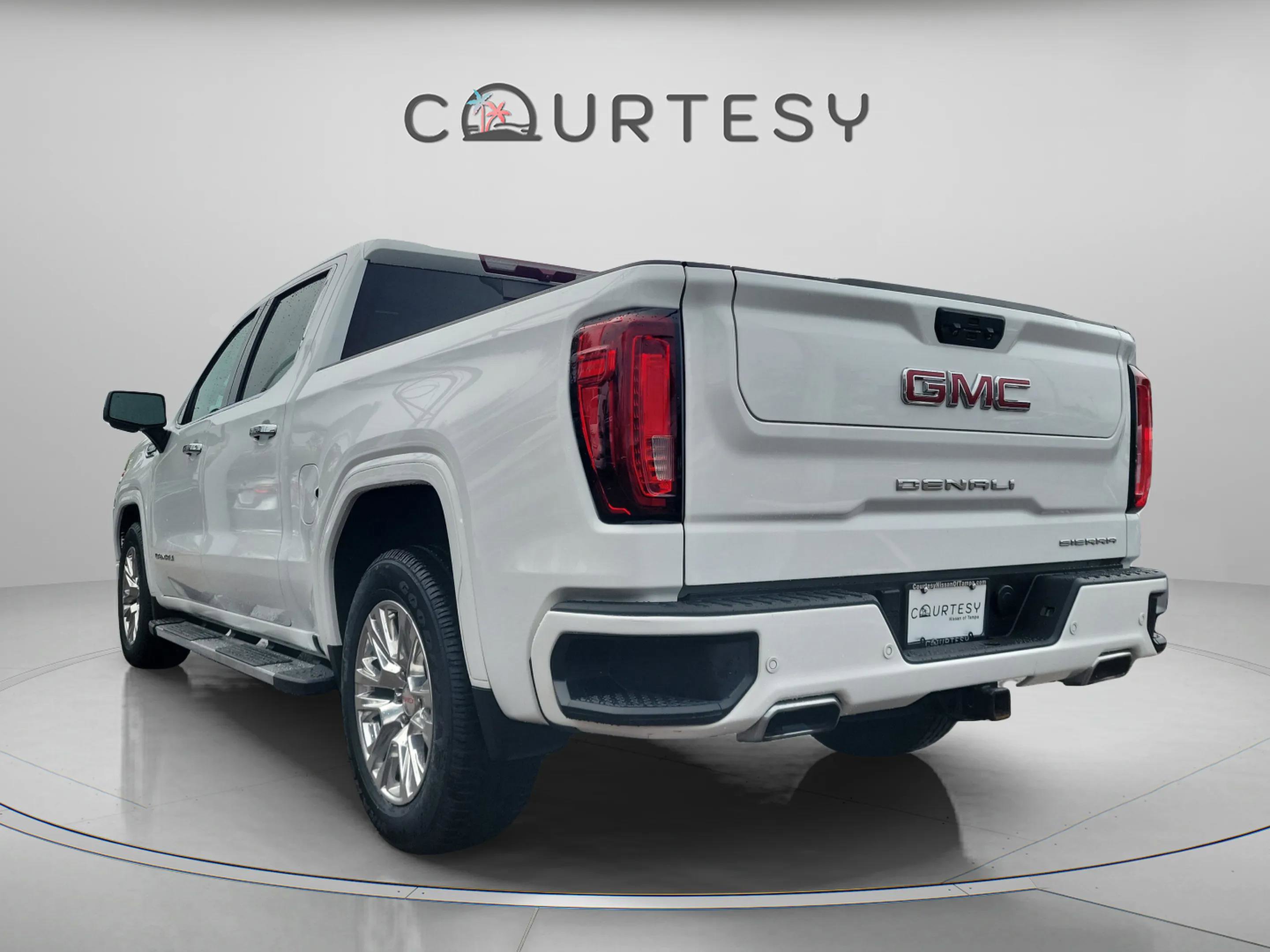 Used 2022 GMC Sierra 1500 Denali image 2