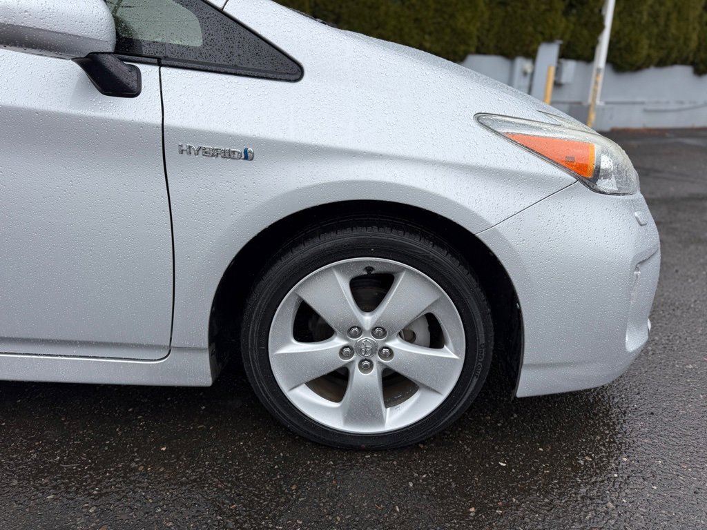 Used 2015 Toyota Prius Five w/ Advanced Technology Package image 11
