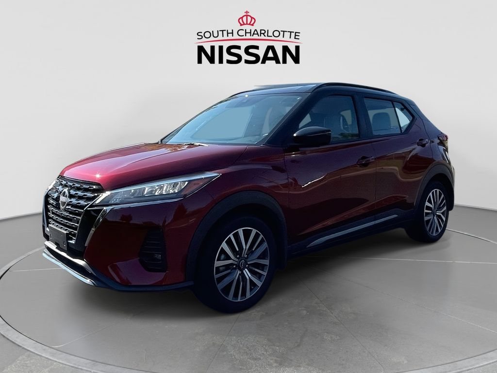 Used 2023 Nissan Kicks SR w/ SR Premium Package FWD image 3