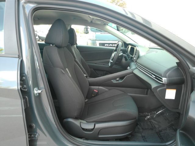 Used 2026 Hyundai Elantra Hybrid FWD image 17