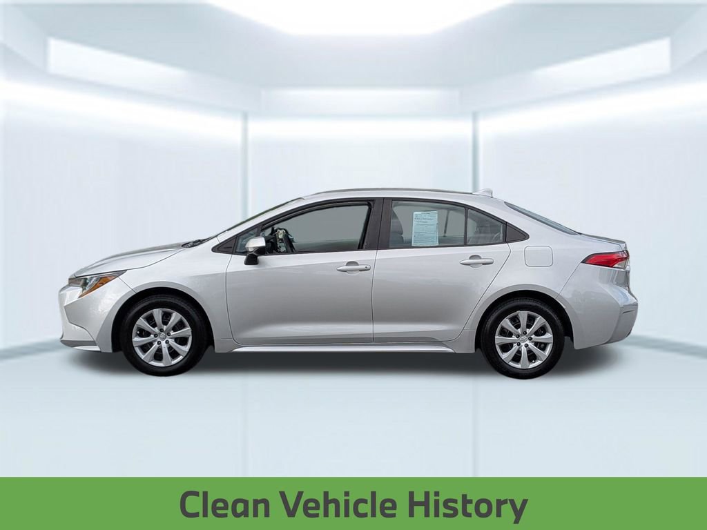 Used 2022 Toyota Corolla LE FWD image 2