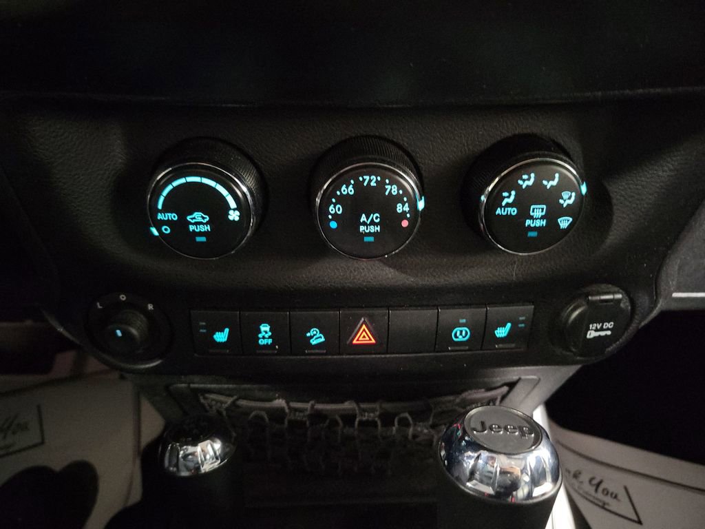 Used 2014 Jeep Wrangler Unlimited Rubicon w/ Connectivity Group image 17