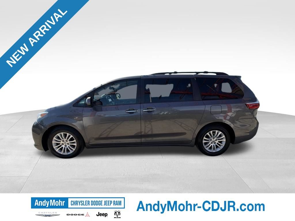 Used 2015 Toyota Sienna XLE FWD image 4