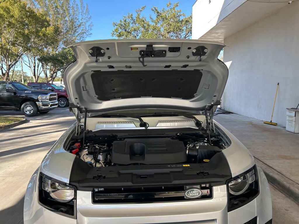 Used 2023 Land Rover Defender 110 X-Dynamic SE image 11