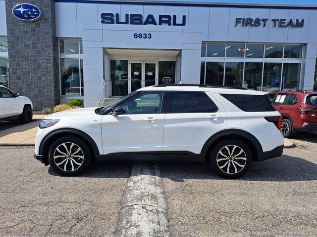 Used 2025 Ford Explorer ST-Line w/ Premium Package RWD image 3