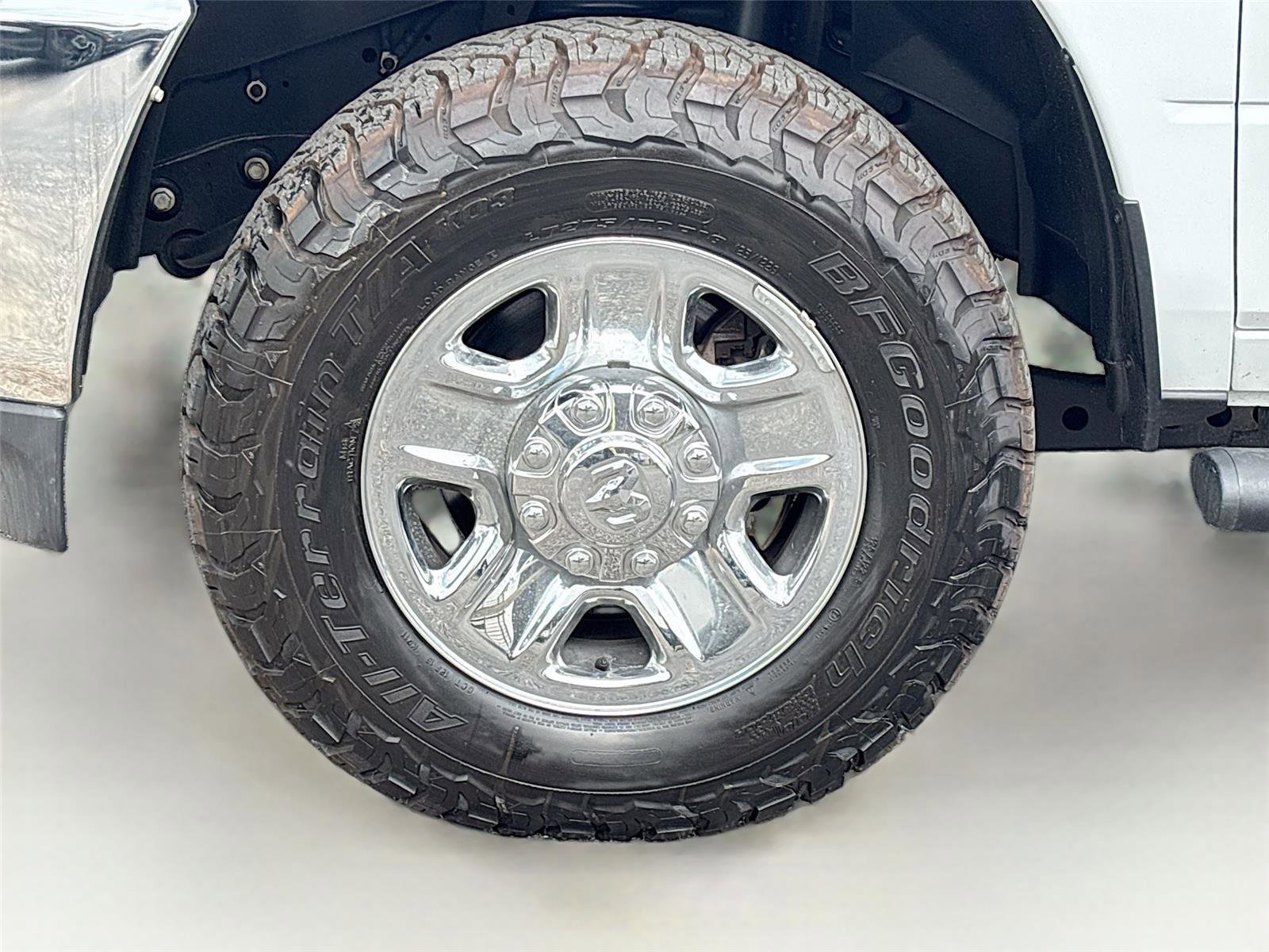 Used 2024 RAM 2500 Tradesman w/ Chrome Appearance Group image 32