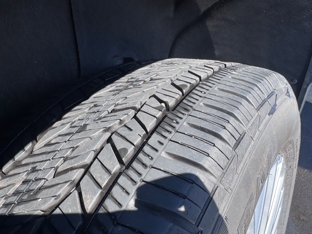 Used 2024 GMC Acadia Elevation image 29