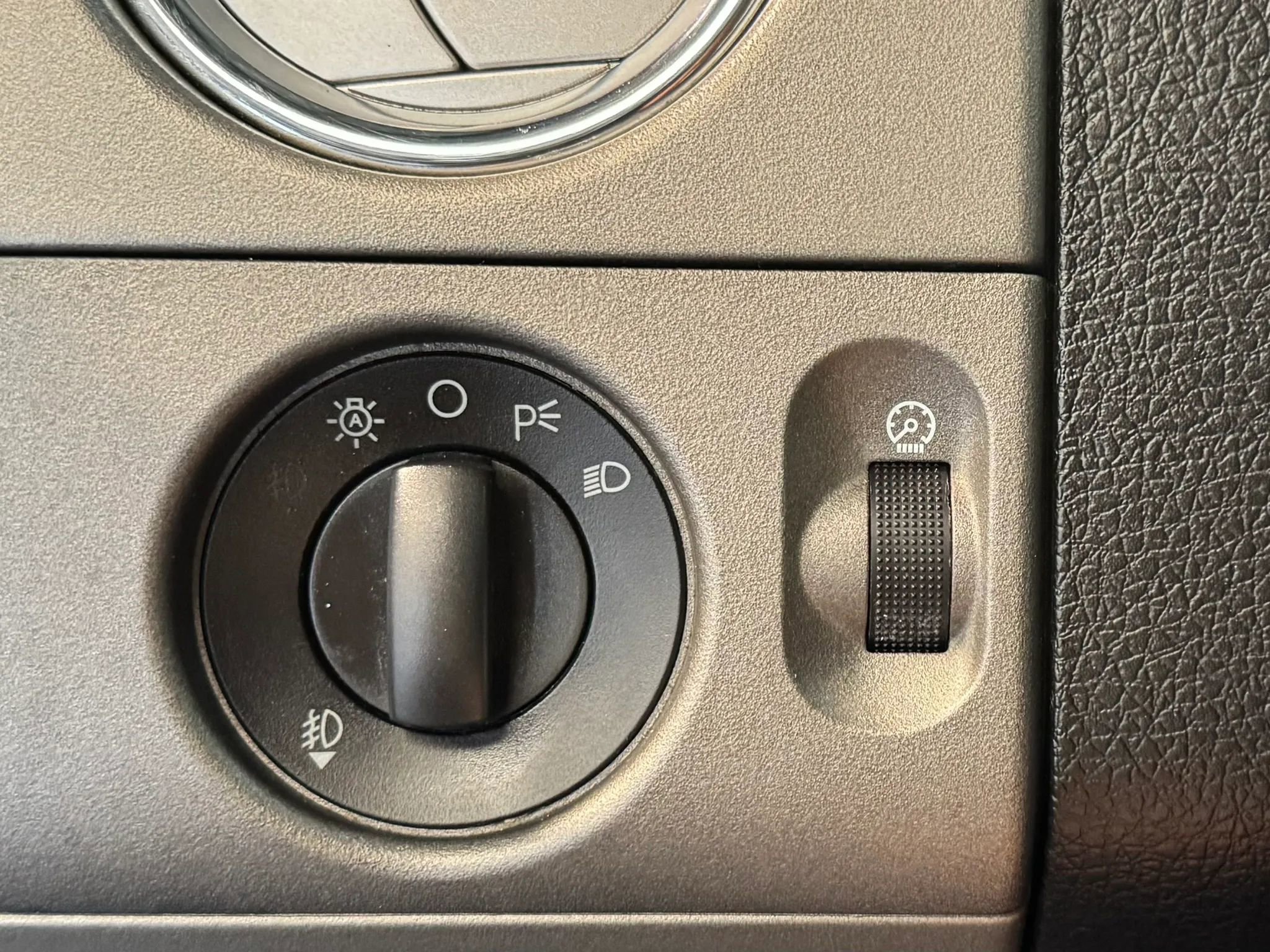Used 2006 Lincoln Mark LT 4x4 image 13