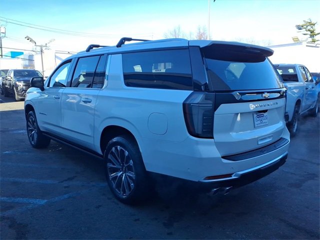 Used 2025 Chevrolet Suburban High Country image 4