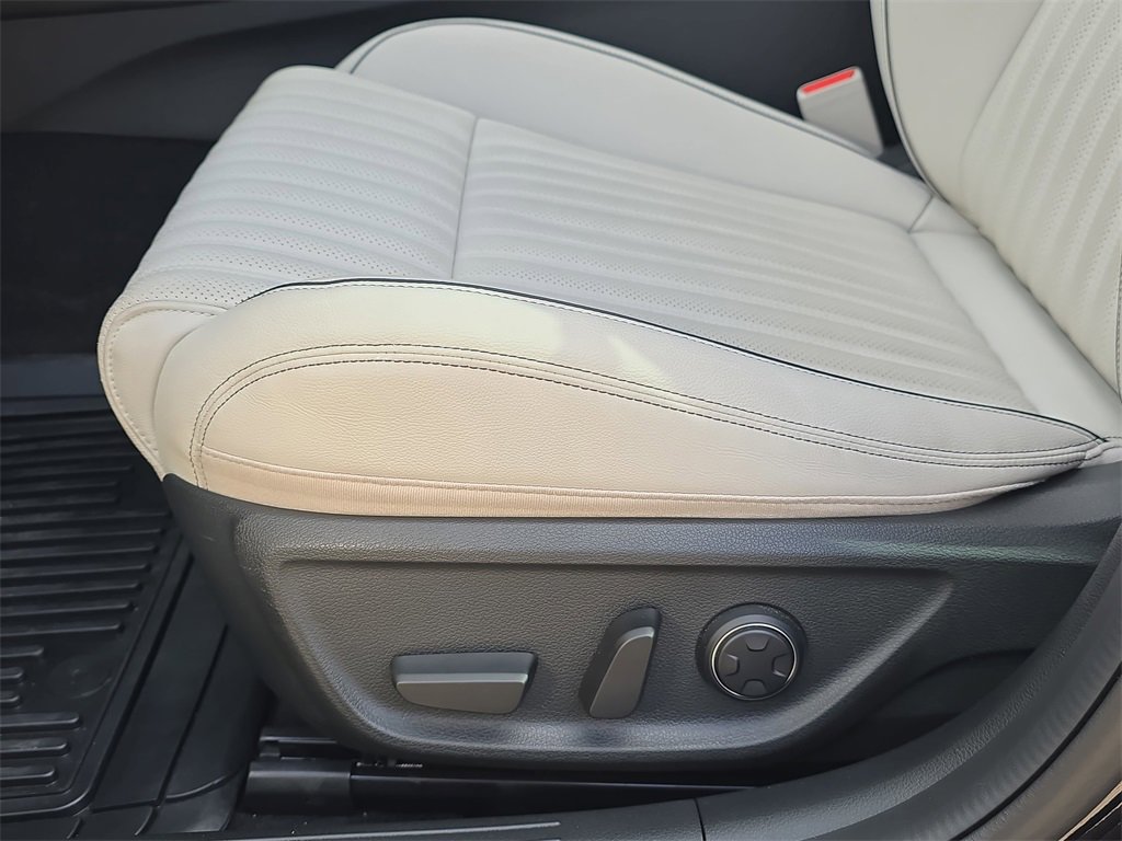 Used 2024 Genesis G70 2.5T w/ Sport Prestige Package image 27