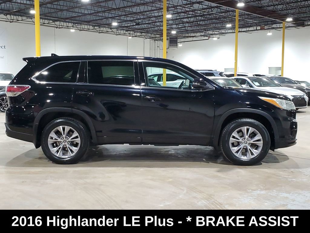 Used 2016 Toyota Highlander Plus FWD image 5