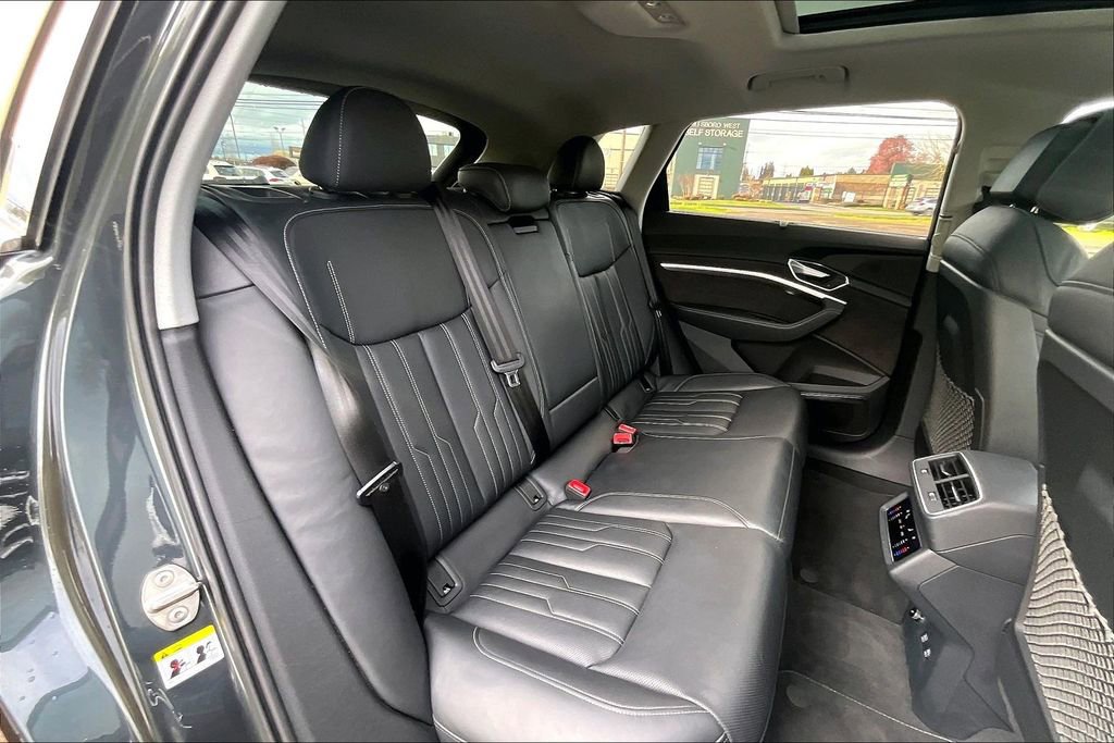 Used 2019 Audi e-tron Prestige w/ Prestige Package AWD/4WD image 20