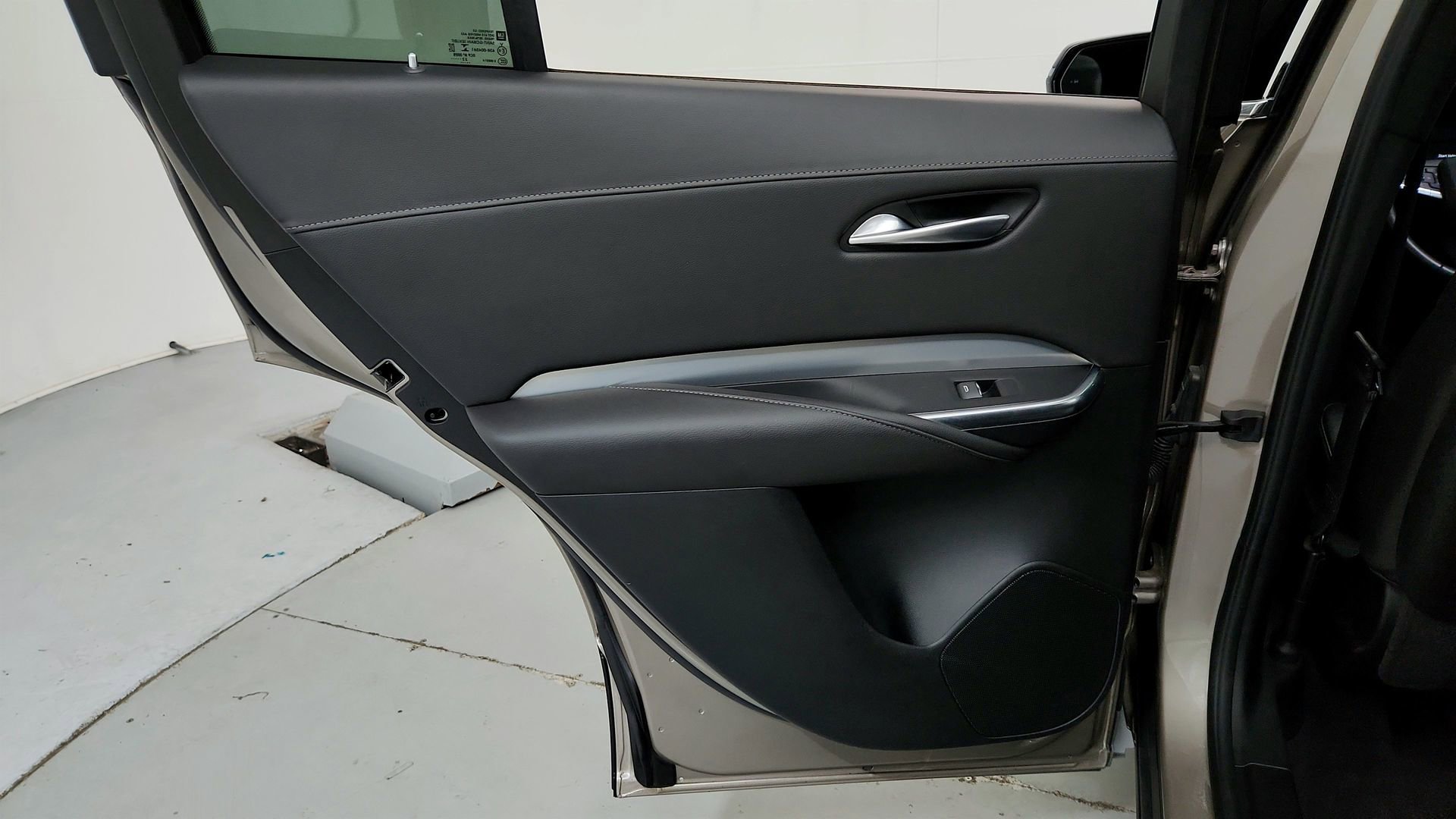 Certified 2023 Cadillac XT4 Premium Luxury w/ Cold Weather Package image 19