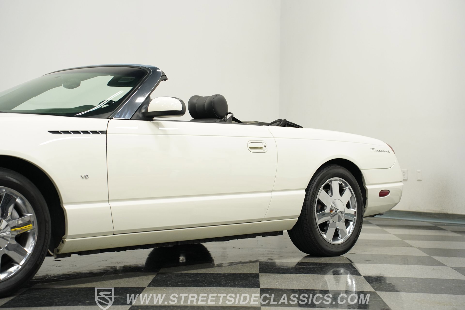 Used 2002 Ford Thunderbird image 21