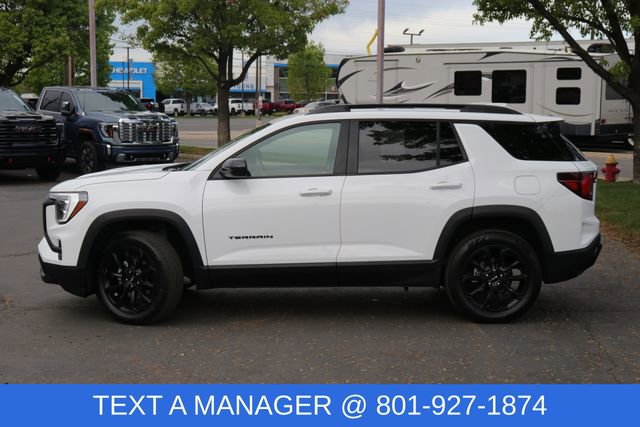 Used 2026 GMC Terrain Elevation w/ Elevation Premium Package image 3