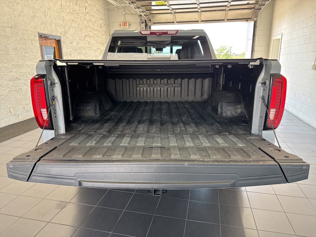 Used 2024 GMC Sierra 1500 Denali w/ Denali Reserve Package image 10