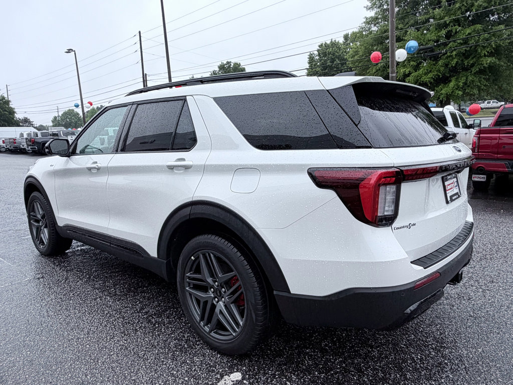 Used 2025 Ford Explorer ST-Line w/ ST-Line Street Pack AWD/4WD image 7
