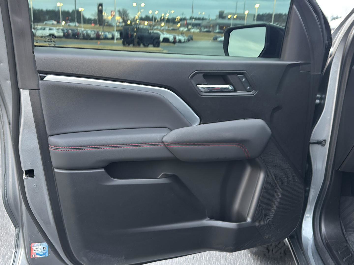 Used 2023 Chevrolet Colorado Z71 w/ Z71 Convenience Package 2 image 14