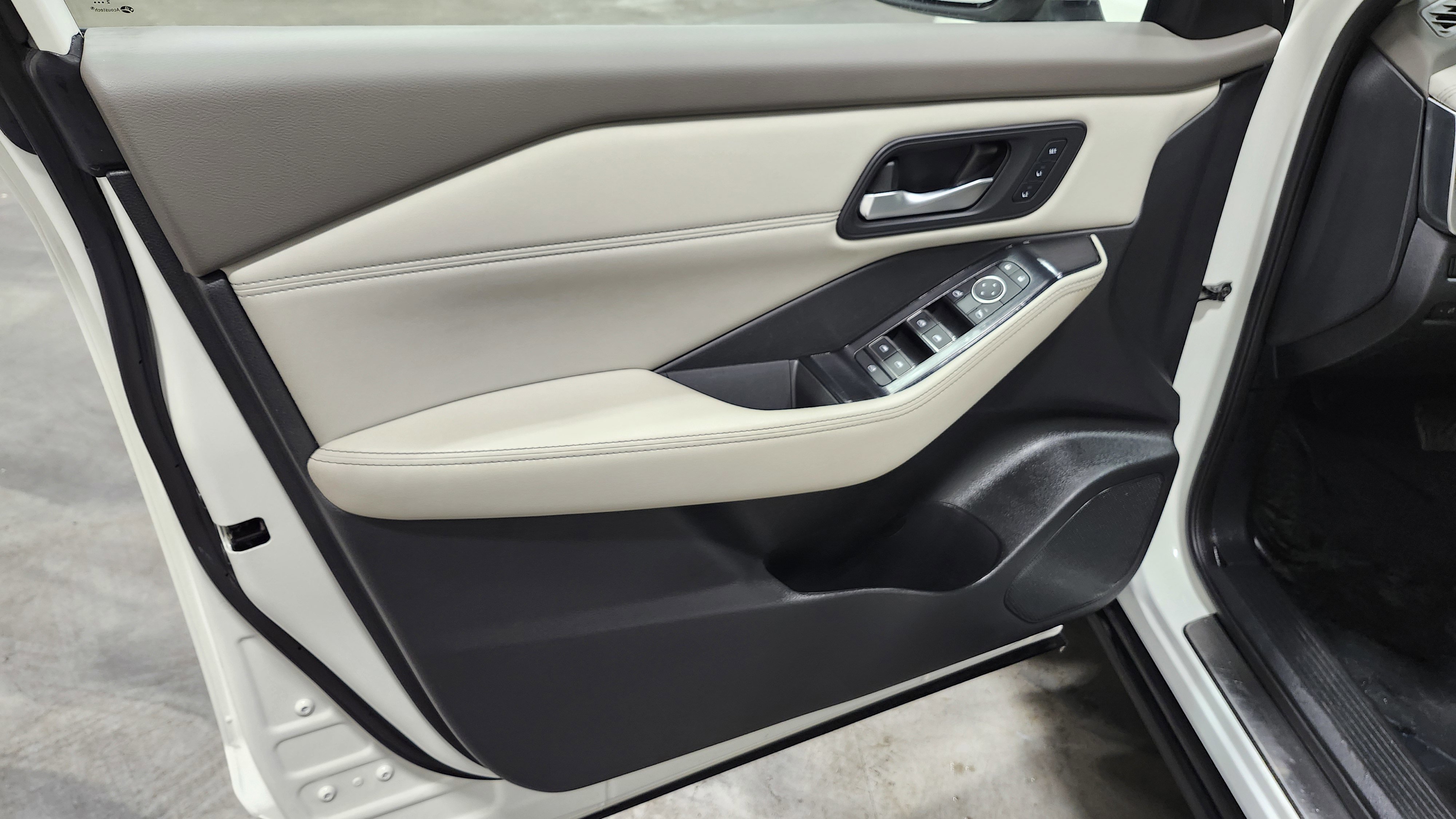 Used 2023 Nissan Rogue SL w/ SL Premium Package image 29