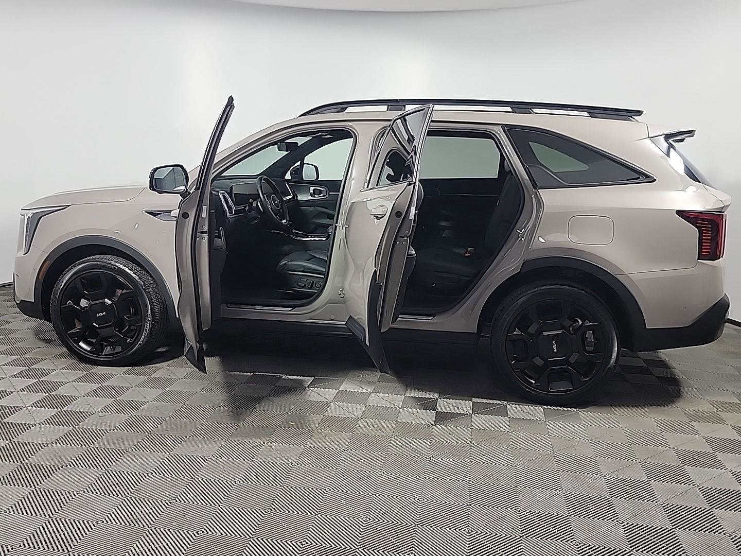 Used 2024 Kia Sorento SX Prestige image 16