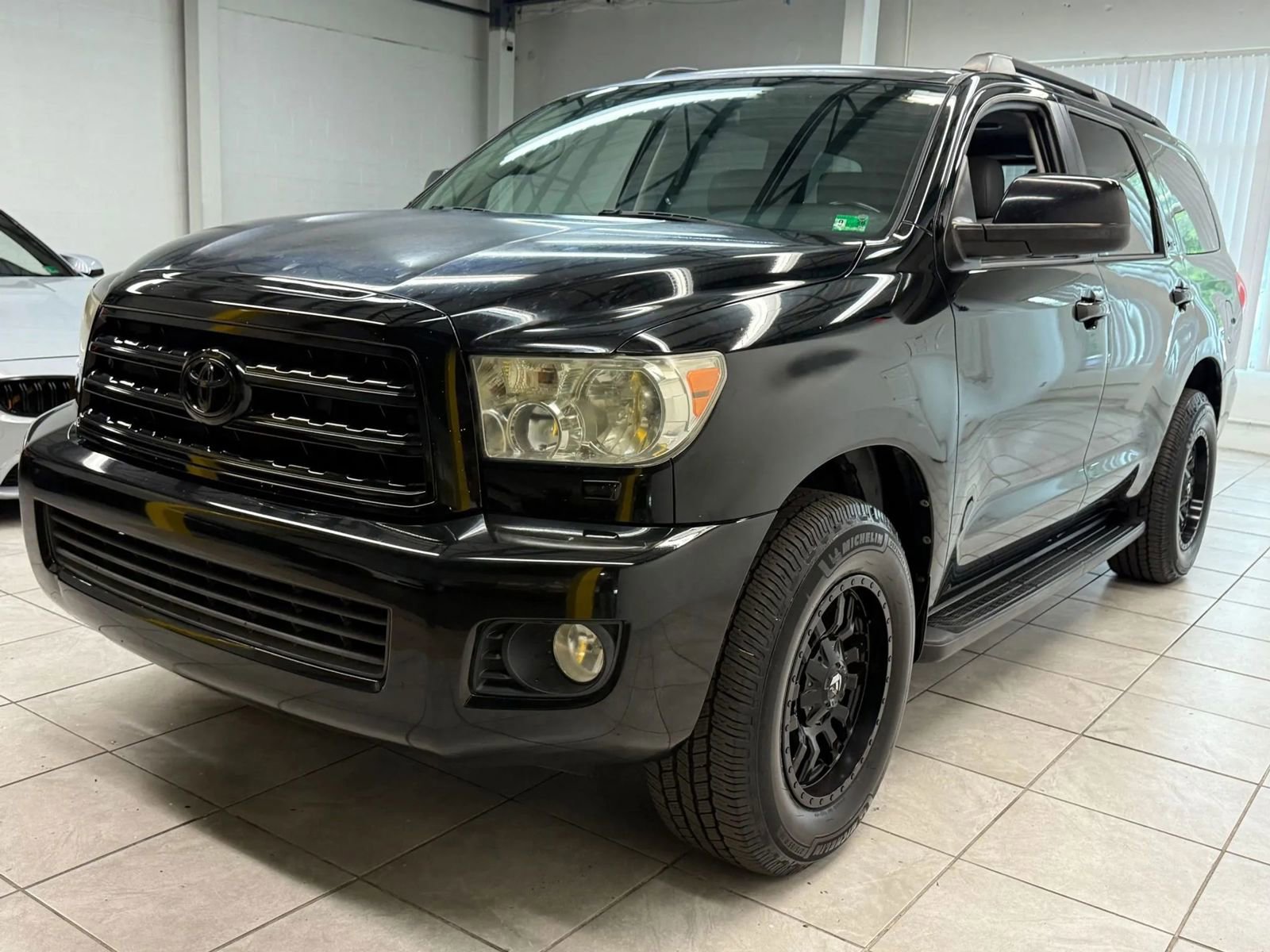 Used 2013 Toyota Sequoia SR5 image 3