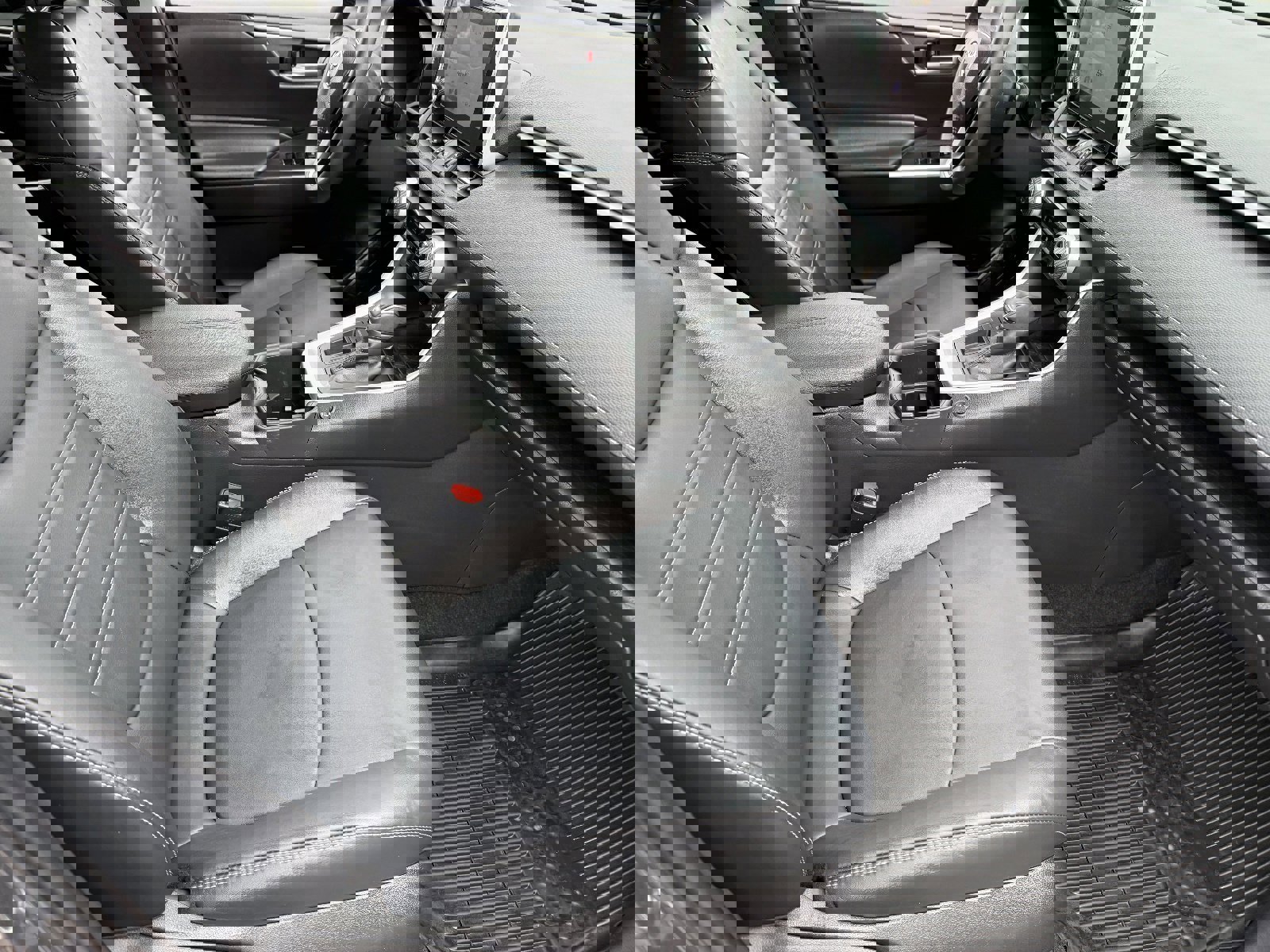 Used 2023 Toyota RAV4 XLE Premium image 12