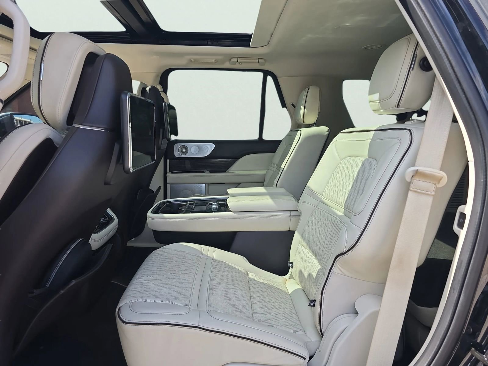 Used 2018 Lincoln Navigator Black Label w/ Cargo Package AWD/4WD image 13