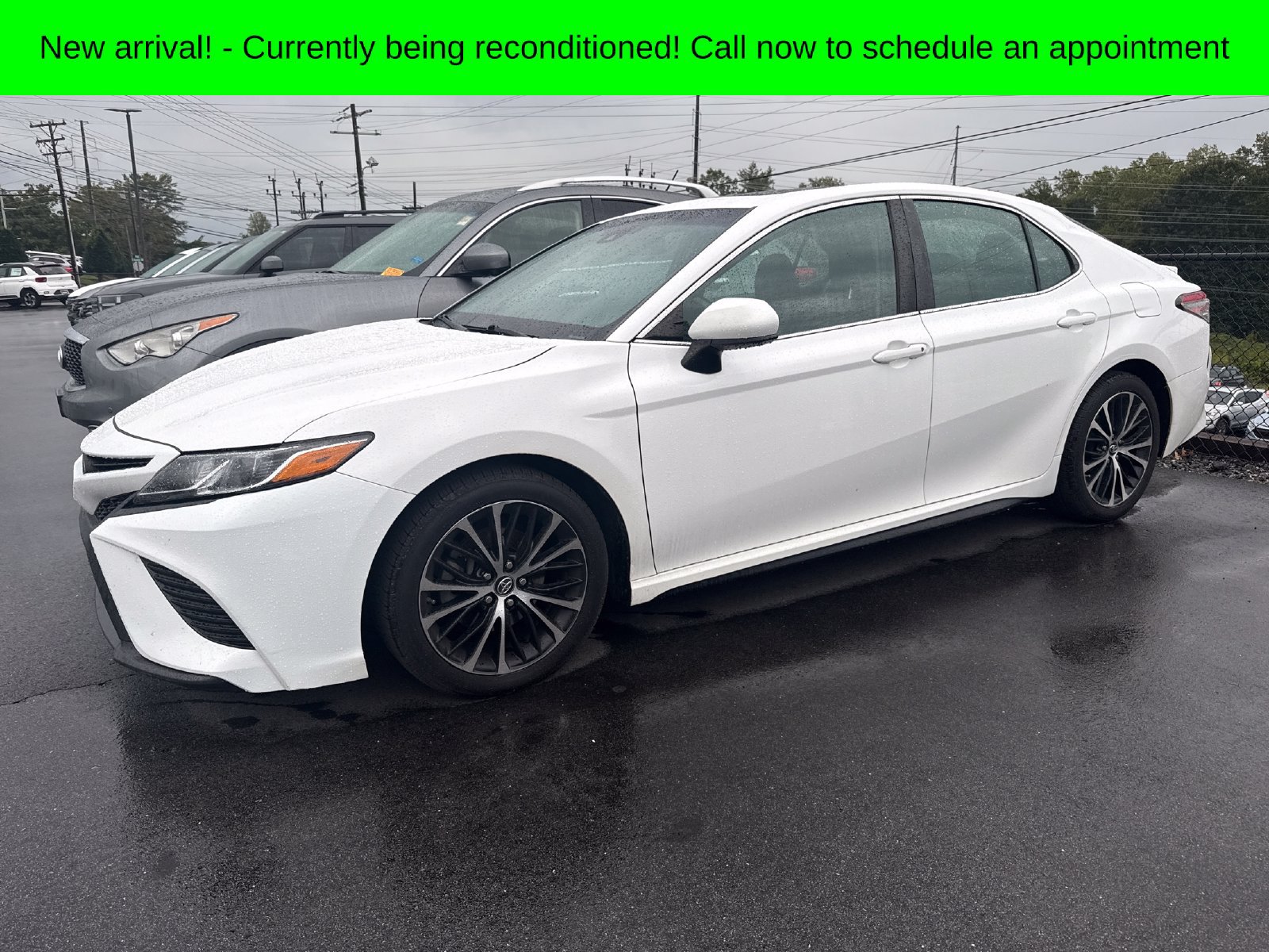 Used 2018 Toyota Camry SE w/ Moonroof Package FWD image 1