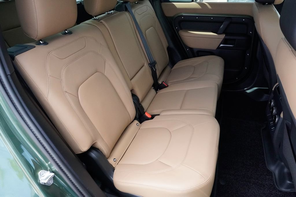 New 2026 Land Rover Defender 130 X-Dynamic SE image 27