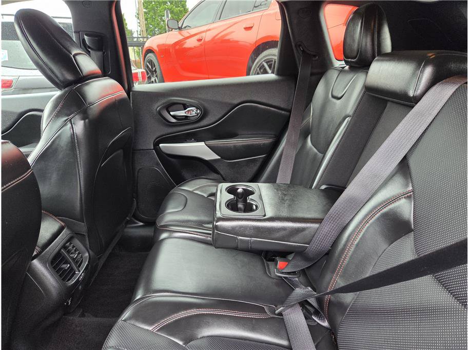 Used 2018 Jeep Cherokee Trailhawk AWD/4WD image 29