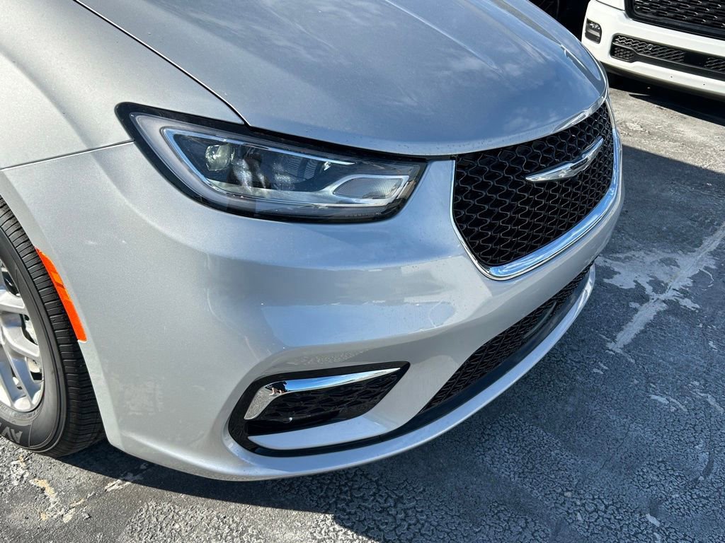 New 2026 Chrysler Pacifica Select image 17