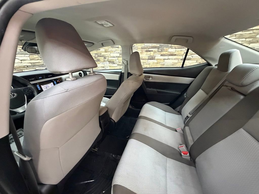 Used 2018 Toyota Corolla LE image 25