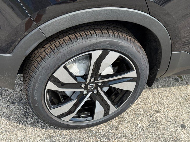 New 2026 Volvo XC40 B5 Ultra w/ Protection Package Premier AWD/4WD image 4
