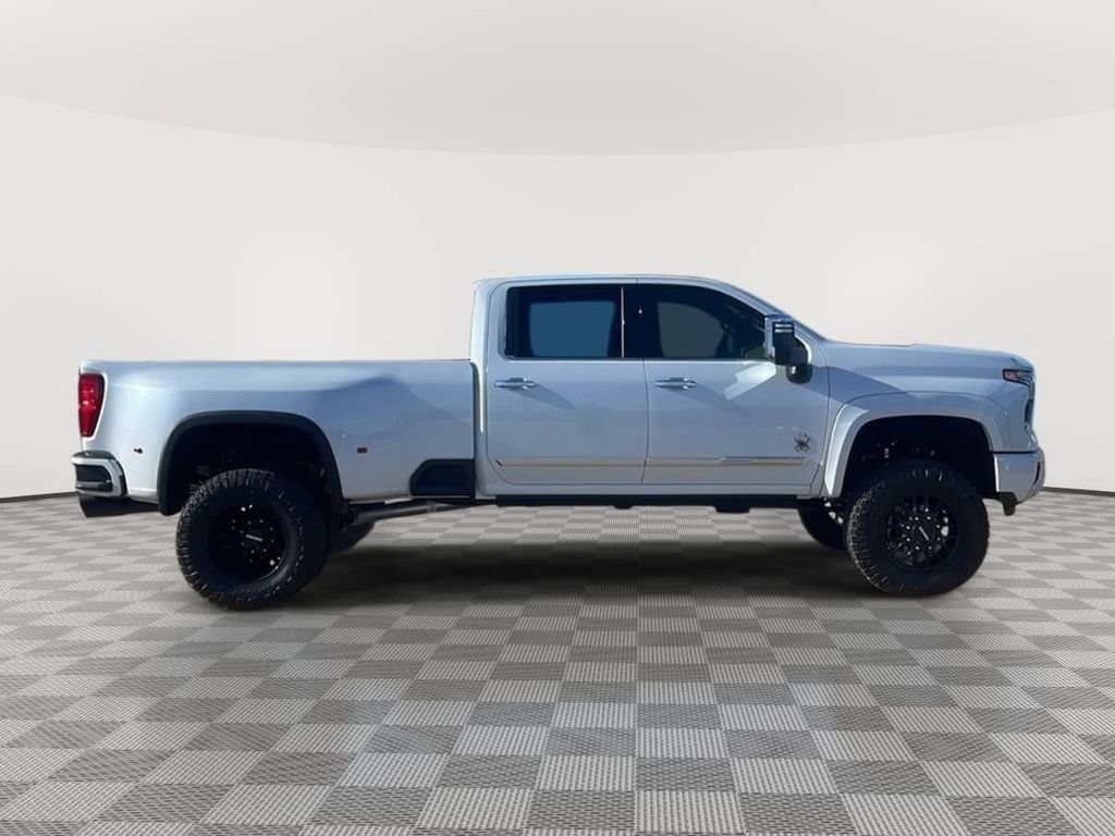 New 2026 Chevrolet Silverado 3500 High Country w/ High Country Premium Package AWD/4WD image 7