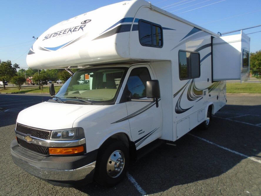 Used 2019 Chevrolet Express 4500 w/ RV Package RWD image 13