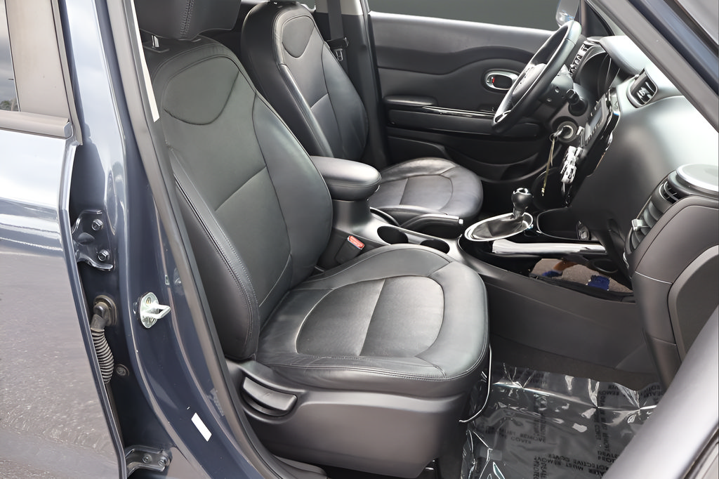 Used 2016 Kia Soul ! FWD image 18