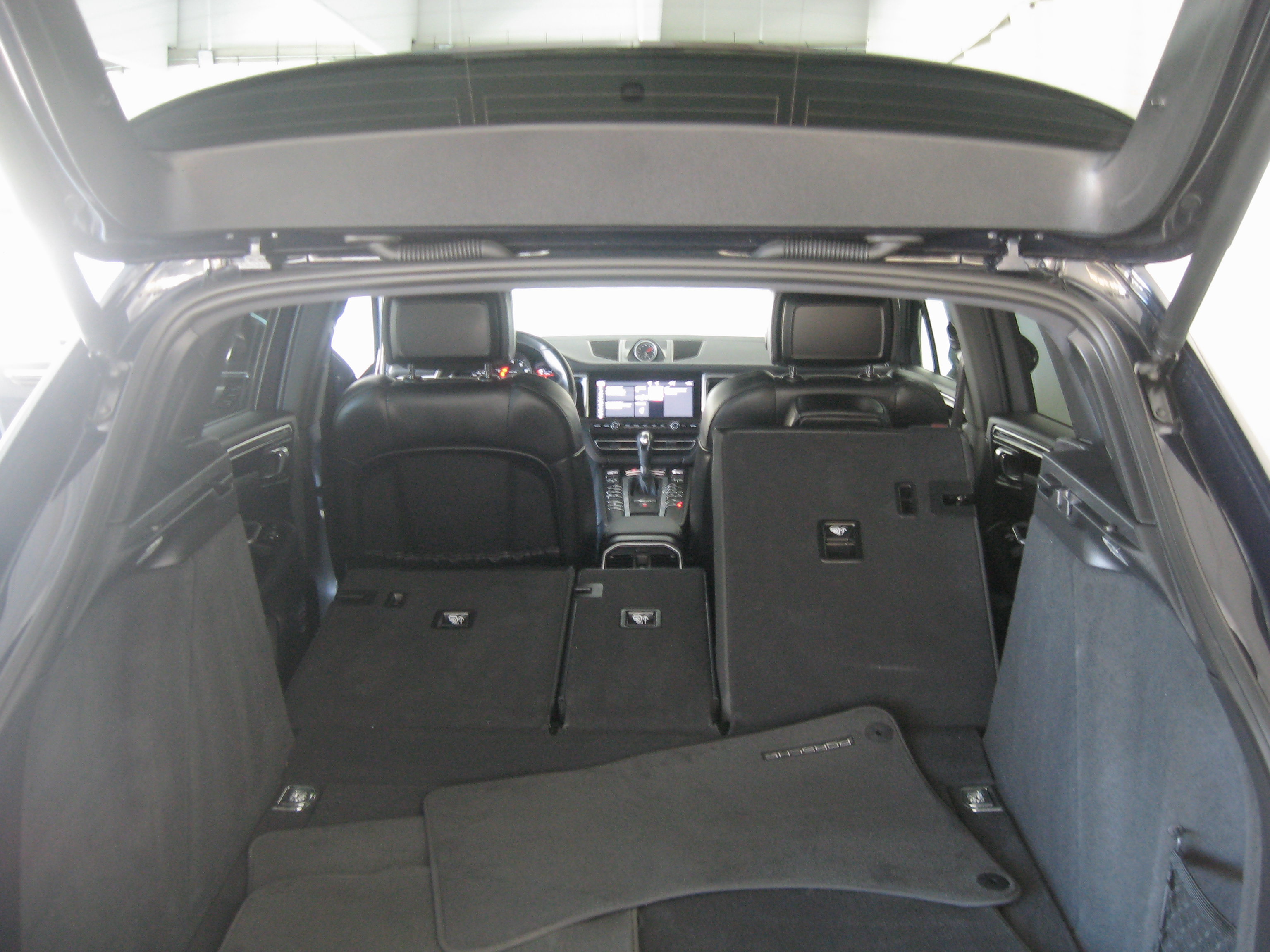 Used 2021 Porsche Macan image 23