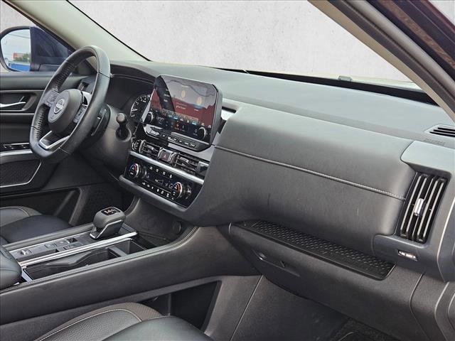 Used 2024 Nissan Pathfinder SL FWD image 23