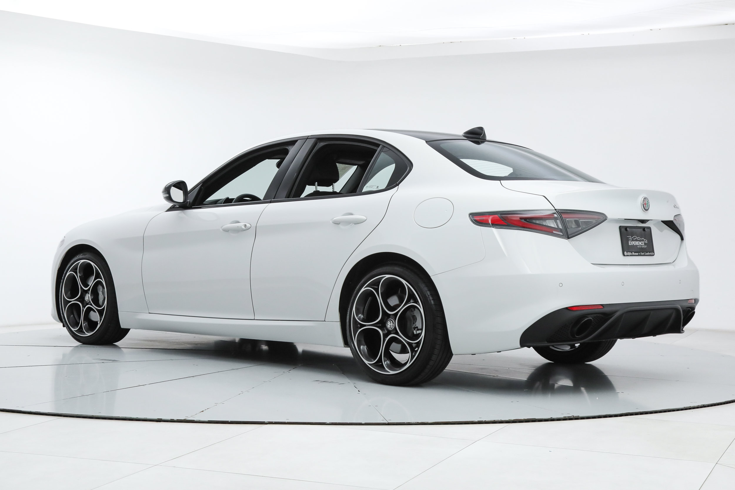 New 2025 Alfa Romeo Giulia w/ Driving Assist Package RWD image 3