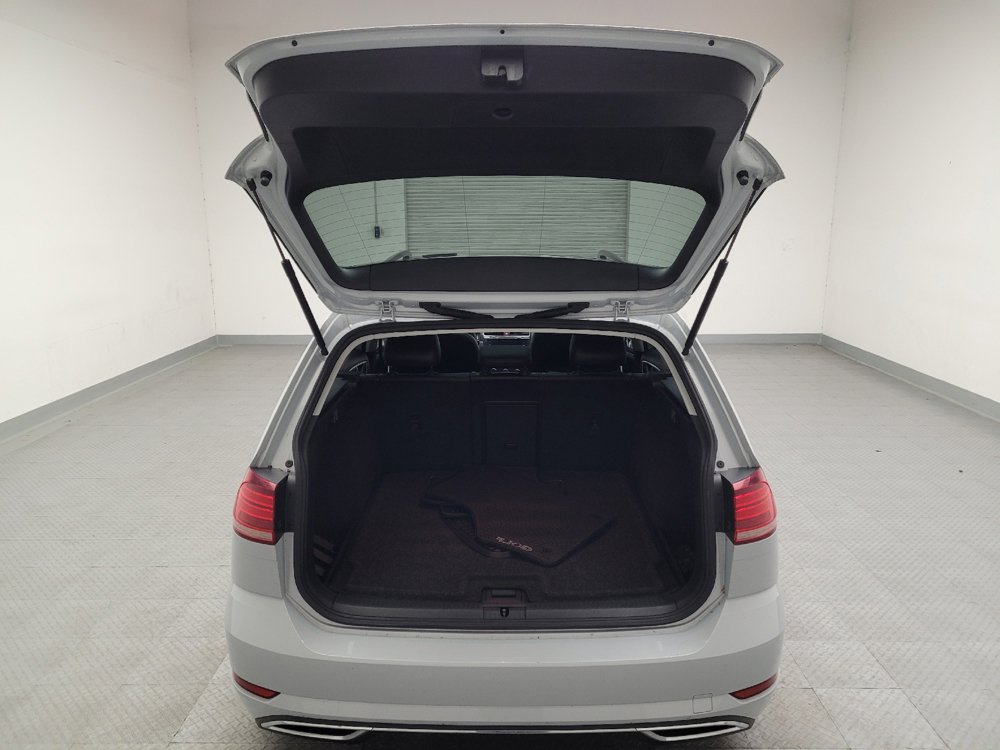 Used 2018 Volkswagen Golf SE image 29