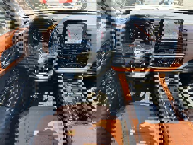 Used 2025 Nissan Pathfinder Platinum w/ Cargo Package image 10