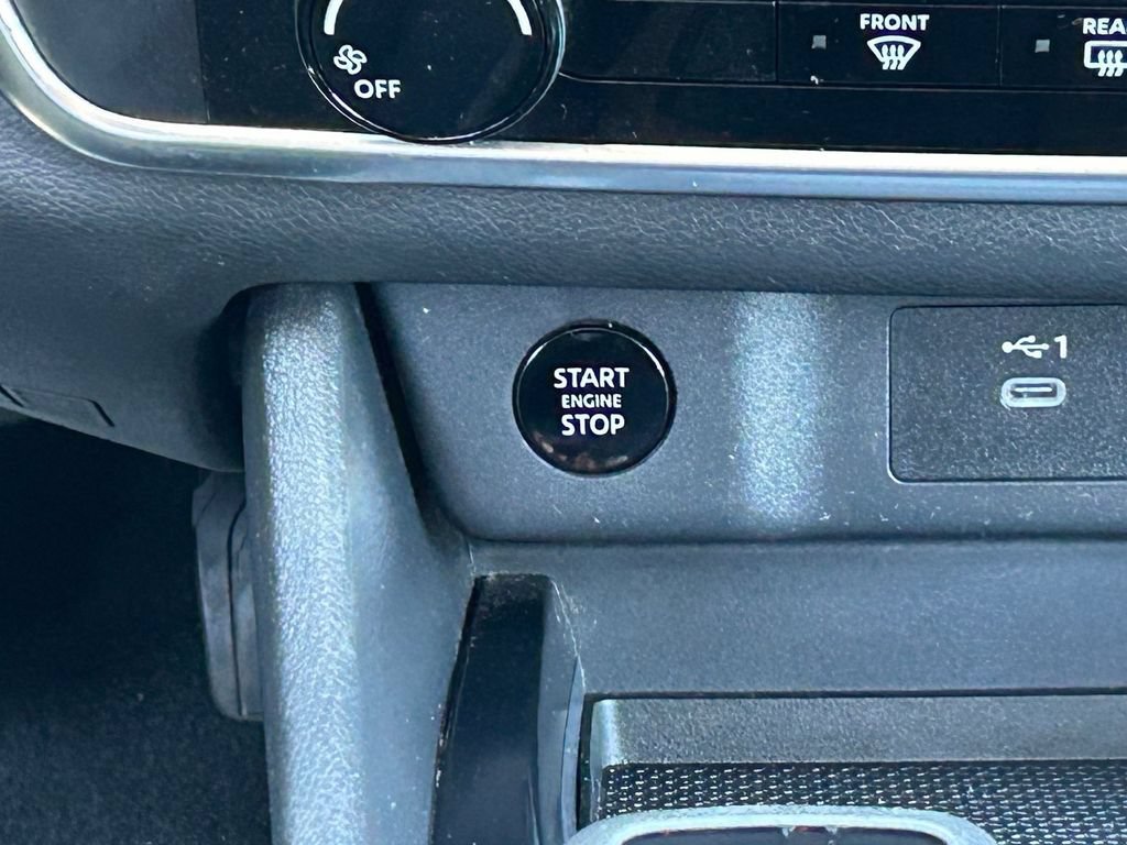 Used 2024 Nissan Rogue S FWD image 19