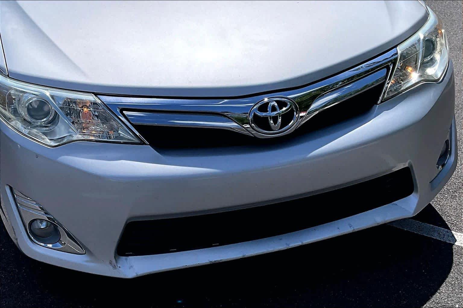 Used 2012 Toyota Camry XLE w/ Leather Pkg FWD image 30