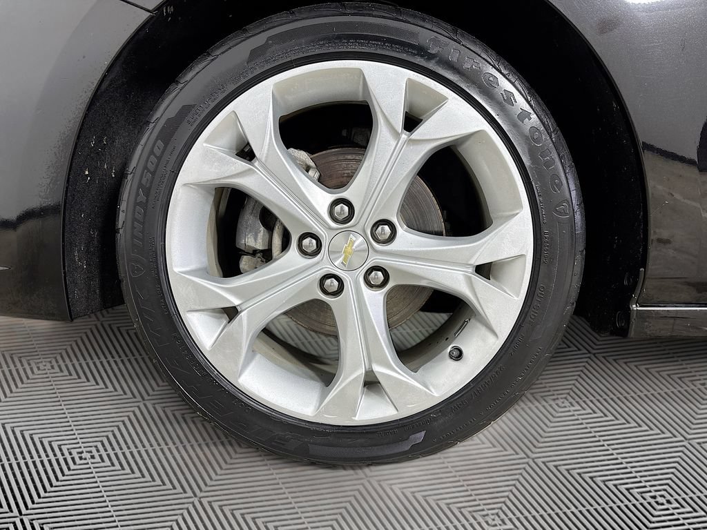 Used 2017 Chevrolet Cruze Premier FWD image 28