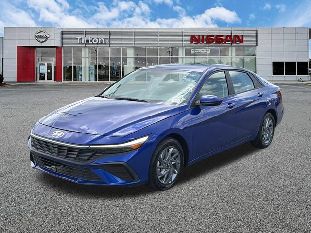 Used 2024 Hyundai Elantra SEL FWD image 3