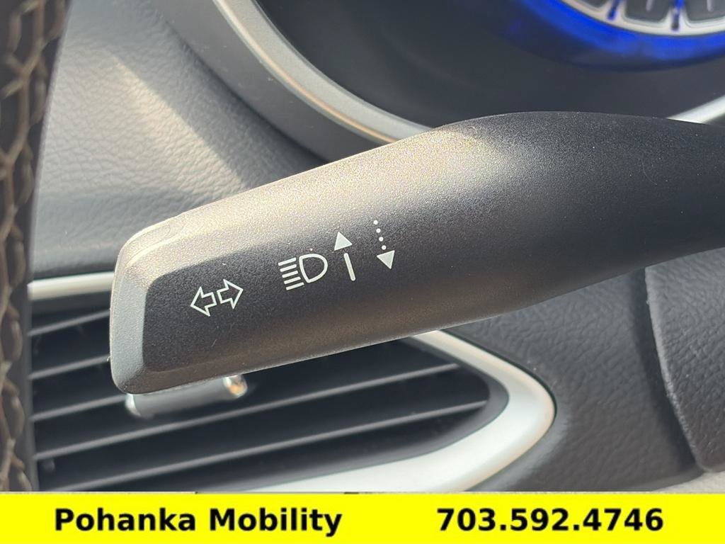 Used 2024 Chrysler Pacifica Touring-L FWD image 14
