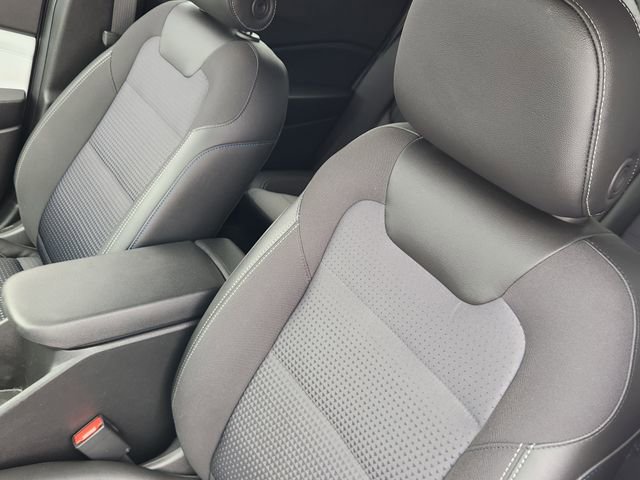 Used 2025 Chevrolet Trax LT FWD image 24